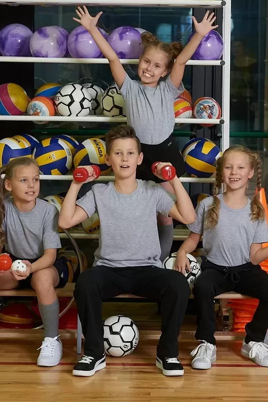 Гайд по выбору спортивной формы для школьных занятий: комфорт и функциональность